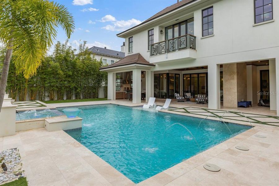 Exterior details and patio area of a home in , Orlando (Image 30).
