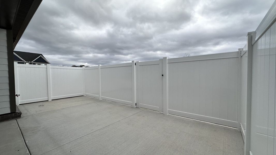Spacious, unfurnished interior of a new home in Veterans Cove, Murfreesboro (Image 25).