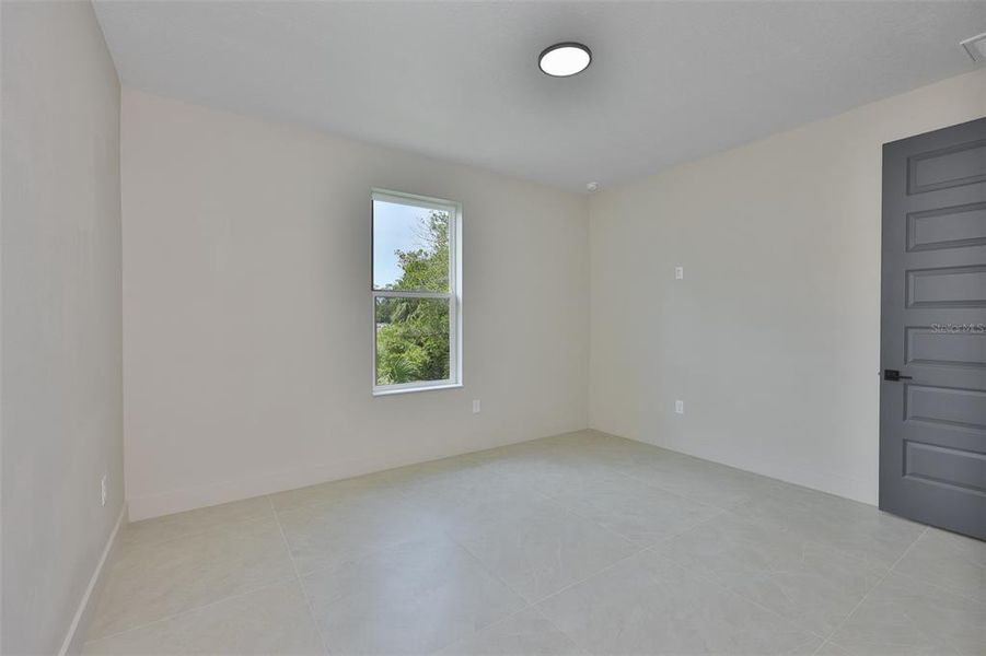 Spacious, unfurnished interior of a new home in , Tampa (Image 63).
