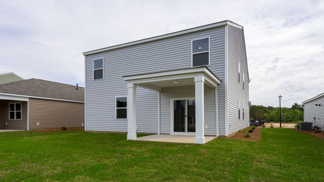 Representative exterior details of a home built from the ROBIE by D.R. Horton in Island Green, Myrtle Beach (Image 3).