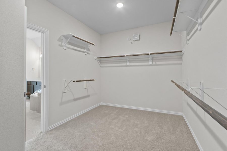Spacious, unfurnished interior of a new home in Creekhaven, Iowa Colony (Image 14). Spacious, unfurnished interior of a new home in Creekhaven, Iowa Colony (Image 14).