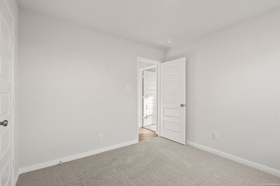 Spacious, unfurnished interior of a new home in Dauer Ranch, New Braunfels (Image 15).