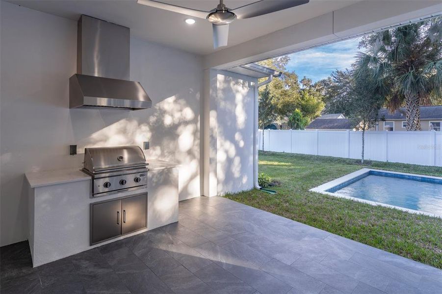 Exterior details and patio area of a home in , Orlando (Image 37).