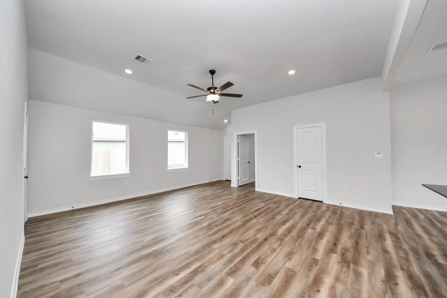 Spacious, unfurnished interior of a new home in The Enclave at Spring Branch, Conroe (Image 16). Spacious, unfurnished interior of a new home in The Enclave at Spring Branch, Conroe (Image 16).
