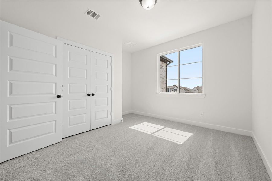 Representative image. Features, selections and colors may vary.