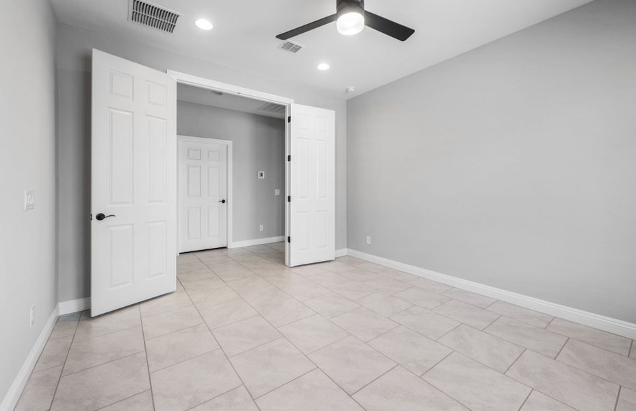 Spacious, unfurnished interior of a new home in Sun City Anthem at Merrill Ranch, Florence (Image 16).