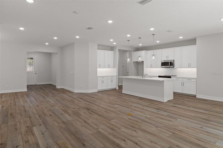 Spacious, unfurnished interior of a new home in Pine Ridge Estates, Beverly Hills (Image 32).