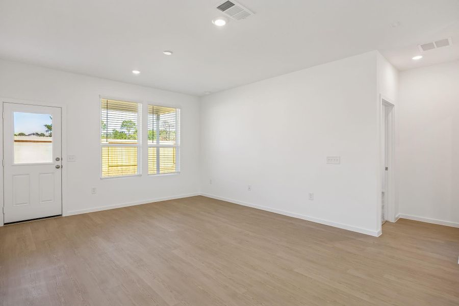 Spacious, unfurnished interior of a new home in Decker Farms, Magnolia (Image 15).