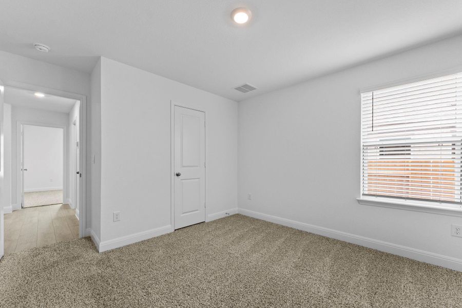 Spacious, unfurnished interior of a new home in Riverview, Georgetown (Image 27).