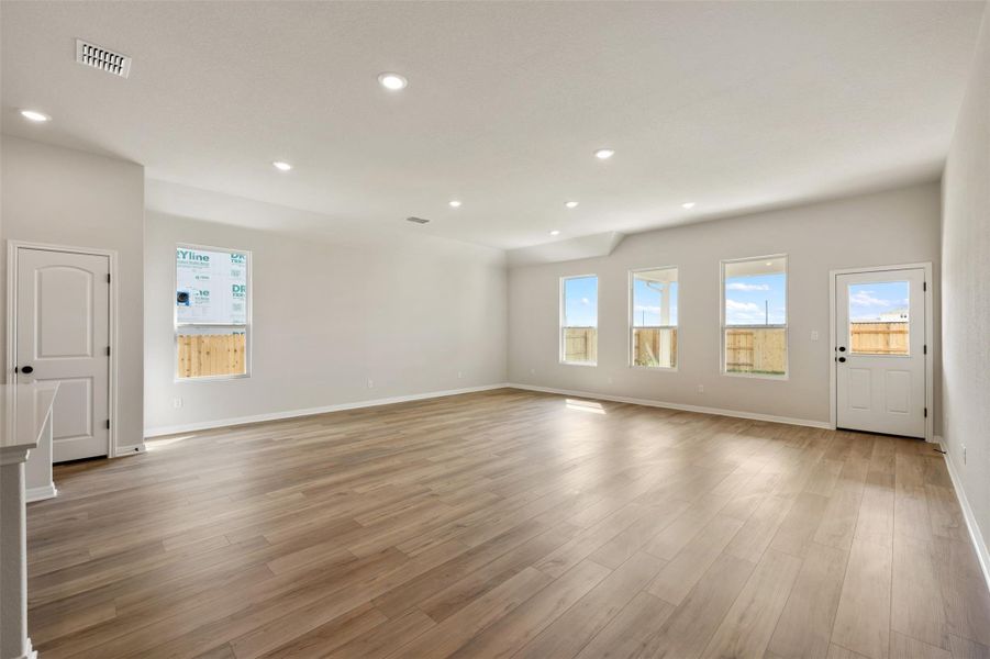 Spacious, unfurnished interior of a new home in The Colony, Bastrop (Image 25).