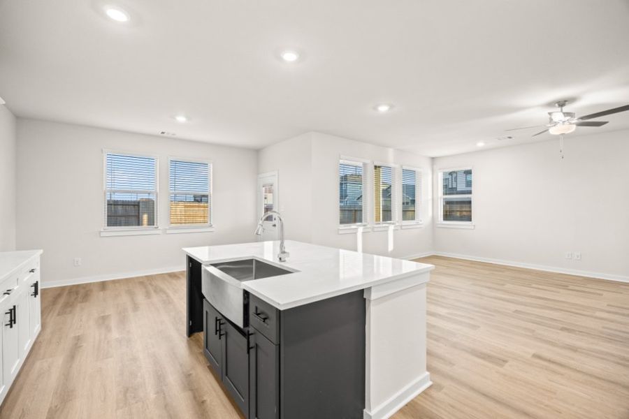 Furnished interior view inside a new home in Glendale Lakes, Rosharon (Image 8).