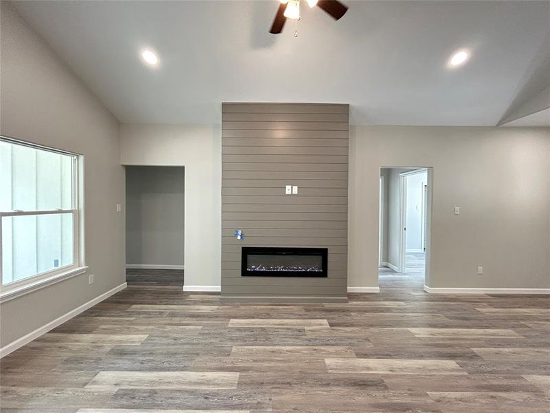Spacious, unfurnished interior of a new home in , Sulphur Springs (Image 11).