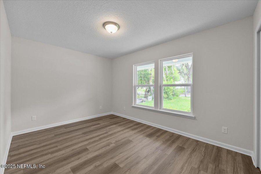 Spacious, unfurnished interior of a new home in , Palatka (Image 12).