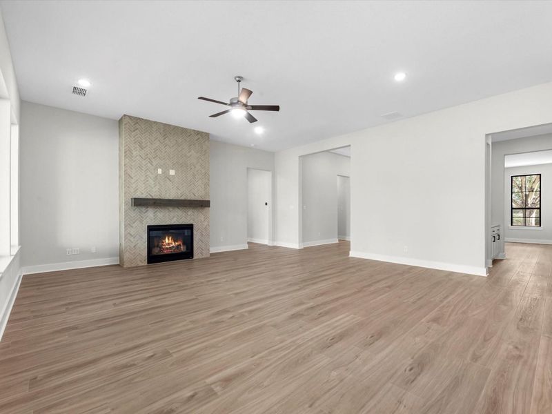 Spacious, unfurnished interior of a new home in , Fulshear (Image 16).