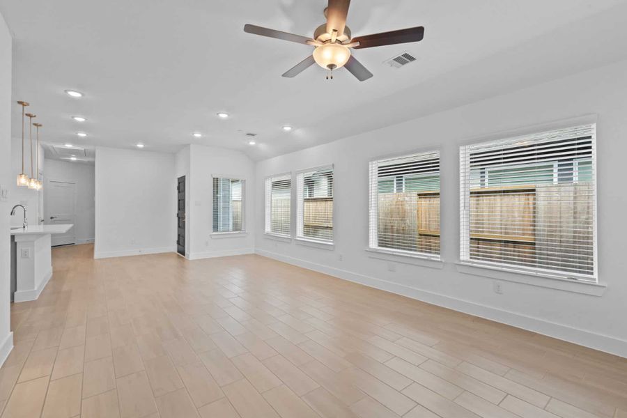 Spacious, unfurnished interior of a new home in Meridiana, Iowa Colony (Image 14).