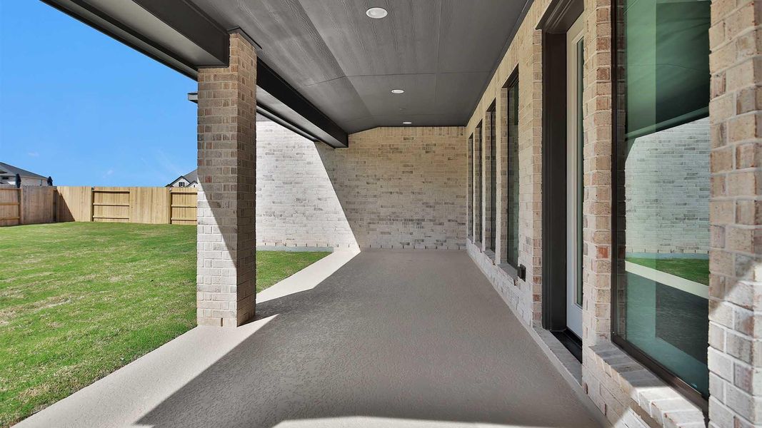 Exterior details and patio area of a home in Grange, Katy (Image 3).