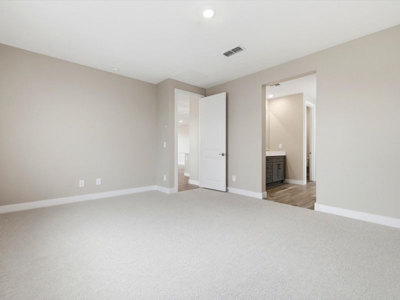 Spacious, unfurnished interior of a new home in Legacy Place, Glendale (Image 17).