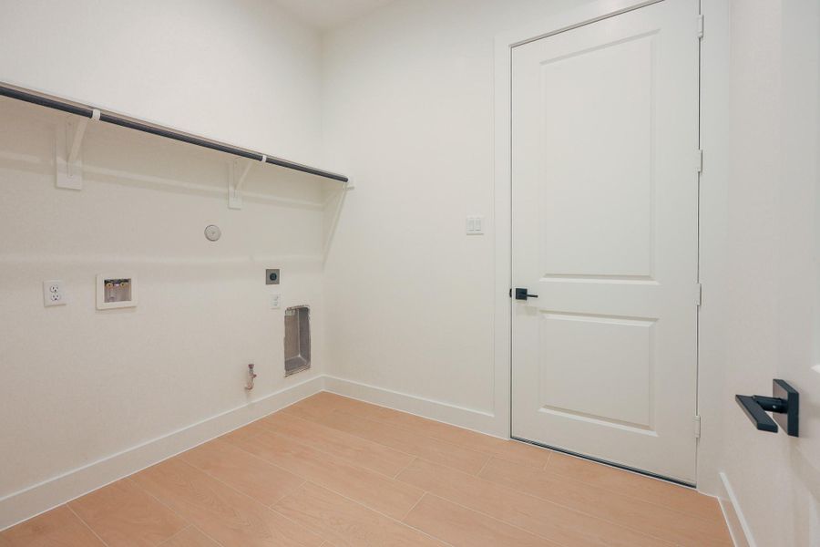 Spacious, unfurnished interior of a new home in , Dayton (Image 10).