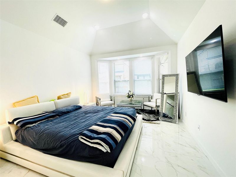 Master Bedroom (1st Floor)
