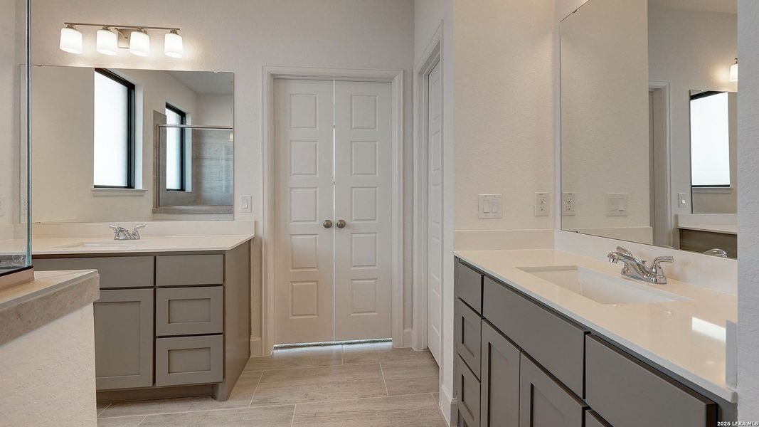 Furnished interior view inside a new home in Ladera, San Antonio (Image 15).