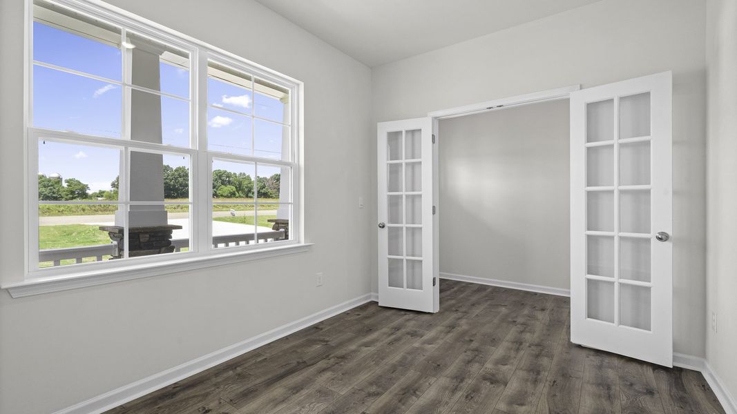 Spacious, unfurnished interior of a new home in The Landing at Summerhaven, Mebane (Image 8).
