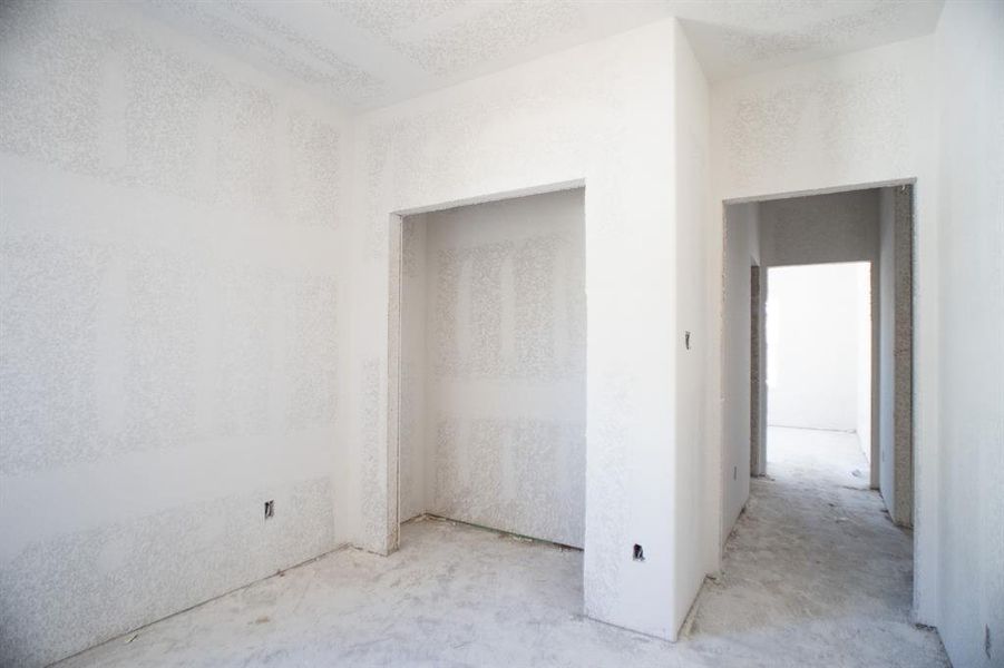 Spacious, unfurnished interior of a new home in , Navasota (Image 7).