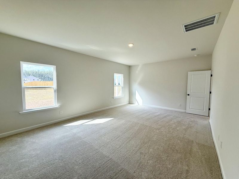 Spacious, unfurnished interior of a new home in , Summerville (Image 27).