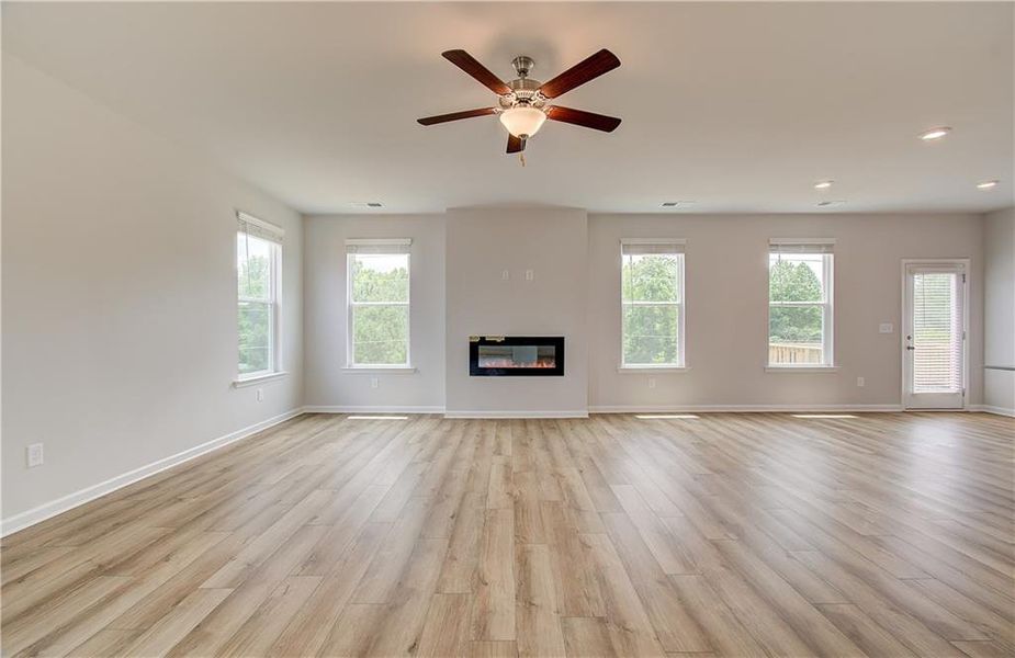 Spacious, unfurnished interior of a new home in Chapel Hill, Newnan (Image 11).