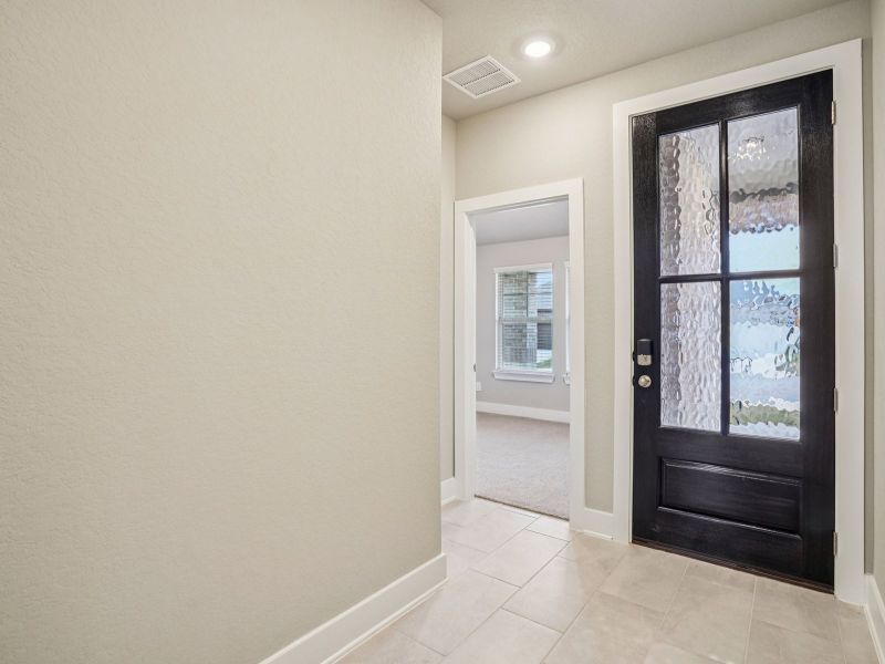 Spacious, unfurnished interior of a new home in Lark Canyon, New Braunfels (Image 14).