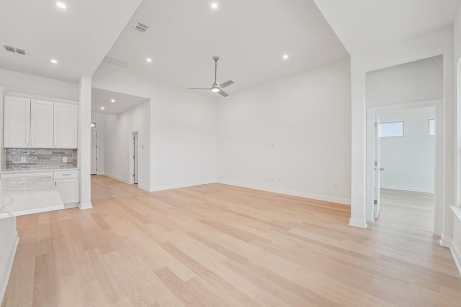 Spacious, unfurnished interior of a new home in Sage Hollow, Kyle (Image 28).