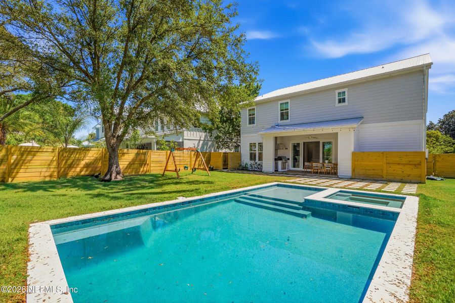 Exterior details and patio area of a home in , Ponte Vedra Beach (Image 3).