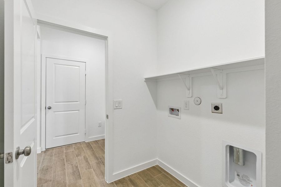 Spacious, unfurnished interior of a new home in Windcress, Cove (Image 26).