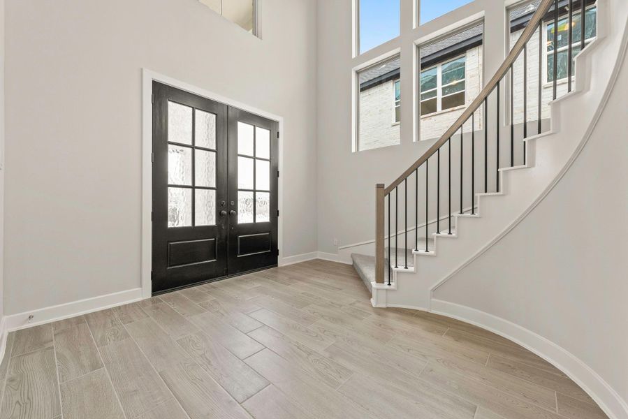 Spacious, unfurnished interior of a new home in Fulshear Lakes - 60', Fulshear (Image 19).