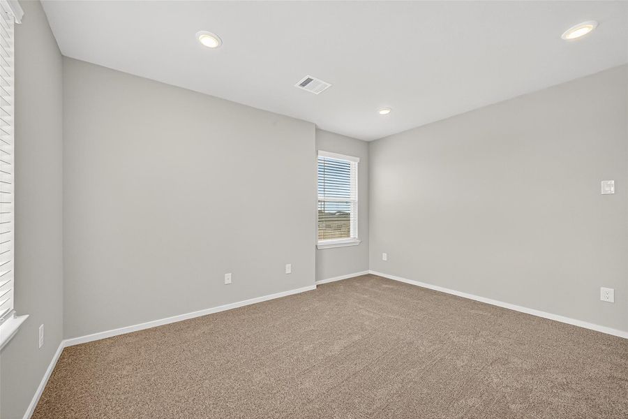 Spacious, unfurnished interior of a new home in Sunterra, Katy (Image 35).