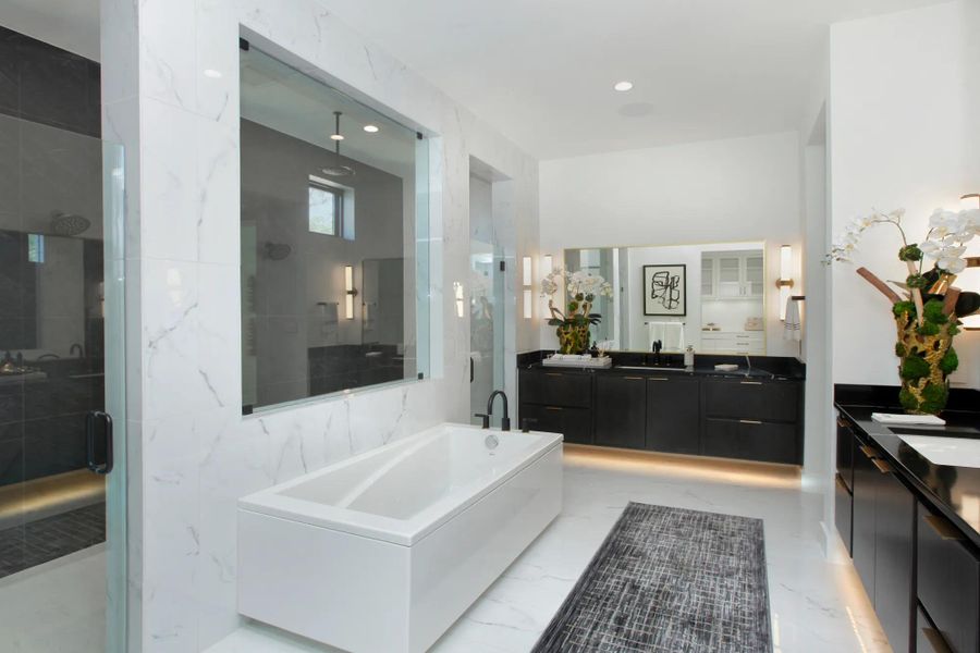 The Lynmar II Primary Bath