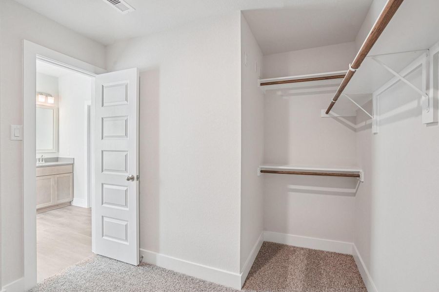 Spacious, unfurnished interior of a new home in Cay Landing, Houston (Image 12).