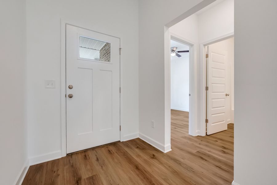 Spacious, unfurnished interior of a new home in Barton's Bend, Crestview (Image 20). Spacious, unfurnished interior of a new home in Barton's Bend, Crestview (Image 20).