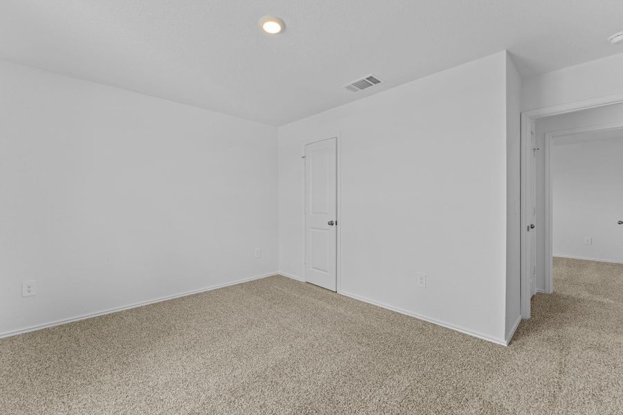 Spacious, unfurnished interior of a new home in Durango, Mustang Ridge (Image 14).