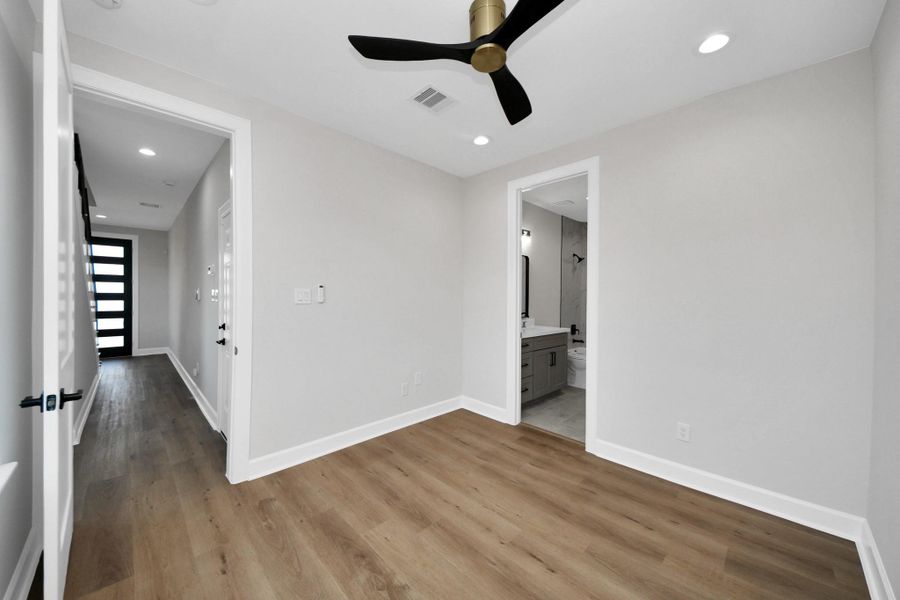 Spacious, unfurnished interior of a new home in , Houston (Image 31).