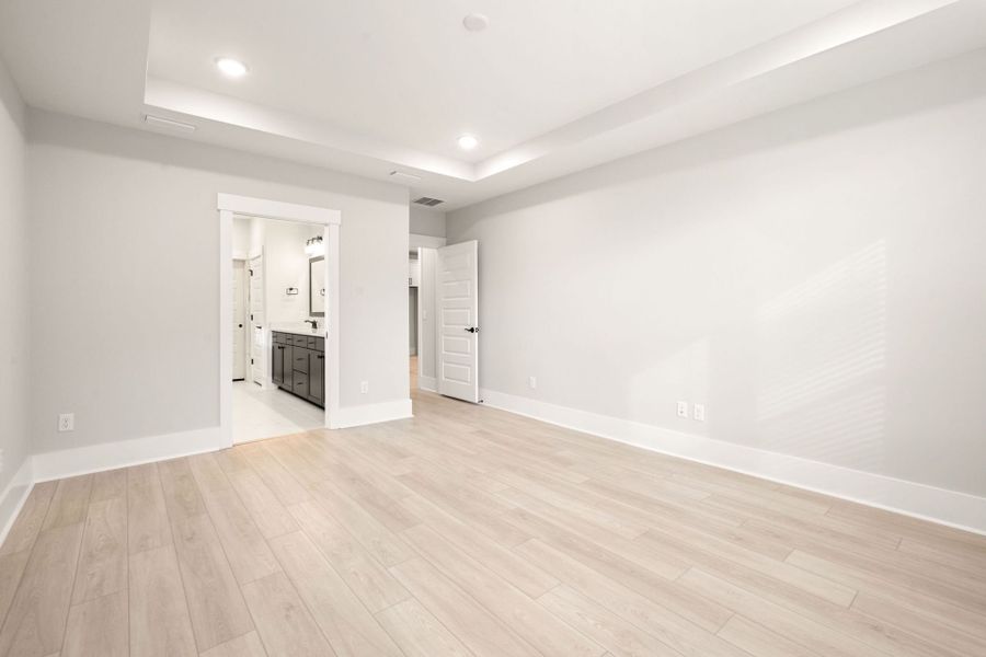 Spacious, unfurnished interior of a new home in Del Webb Savannah at Heartwood, Richmond Hill (Image 19).