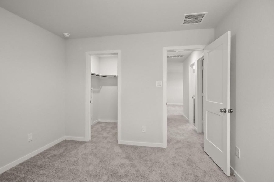 Spacious, unfurnished interior of a new home in Lakes at Crockett Martin, Conroe (Image 16).
