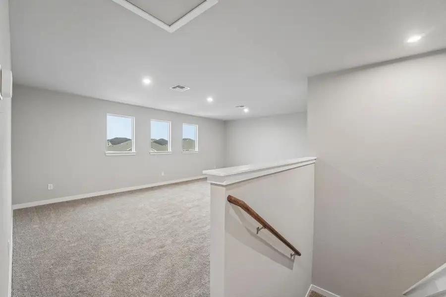 Spacious, unfurnished interior of a new home in Hillside Village, Temple (Image 10).