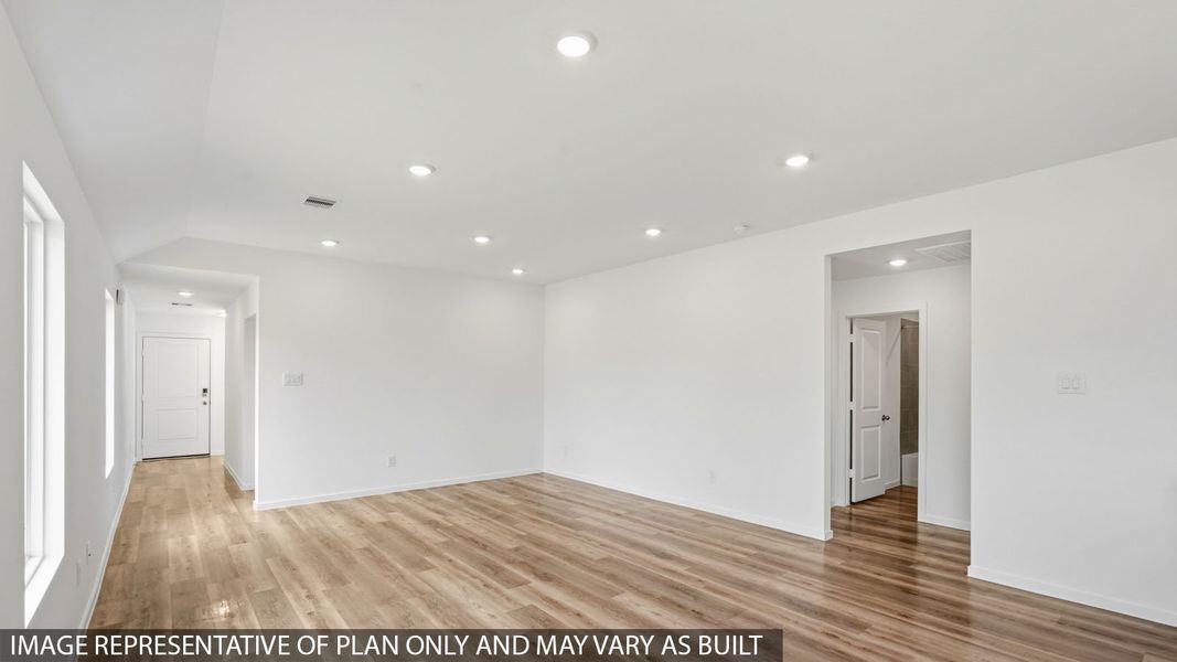 Spacious, unfurnished interior of a new home in Cypress Green, Tomball (Image 16).