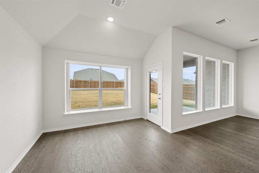 4536 Lyre Leaf- Dining