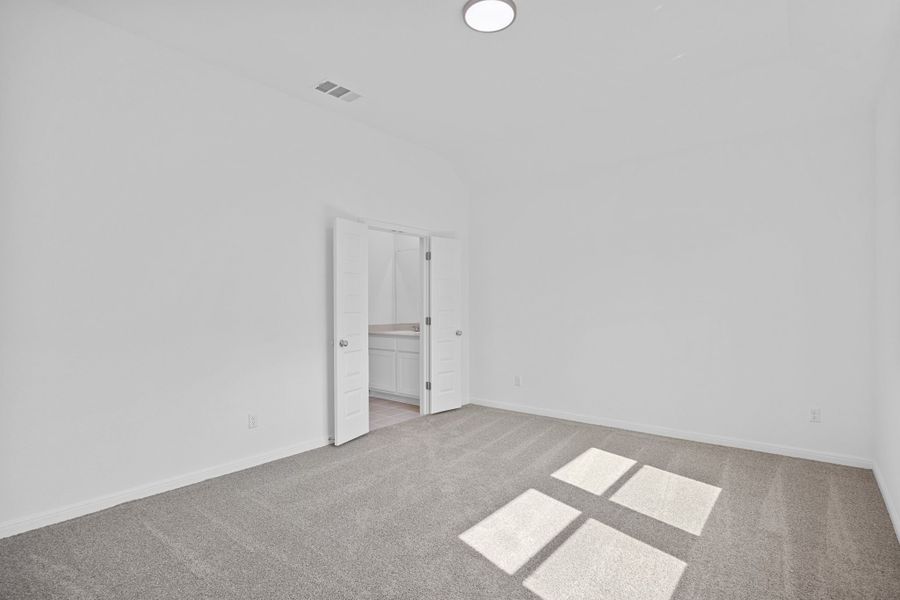 Spacious, unfurnished interior of a new home in Trinity Ranch, Elgin (Image 22).