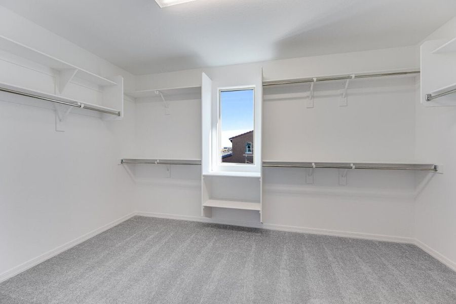 Spacious, unfurnished interior of a new home in Allen Ranches, Litchfield Park (Image 17).