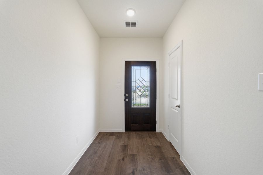 Spacious, unfurnished interior of a new home in Notting Hill, Converse (Image 13).