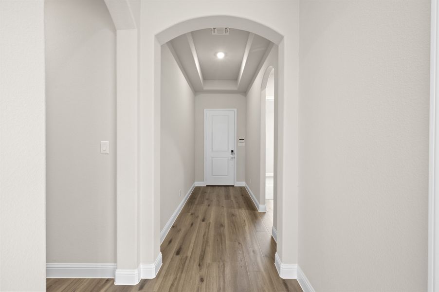 Spacious, unfurnished interior of a new home in Myrtle Creek, Waxahachie (Image 14).