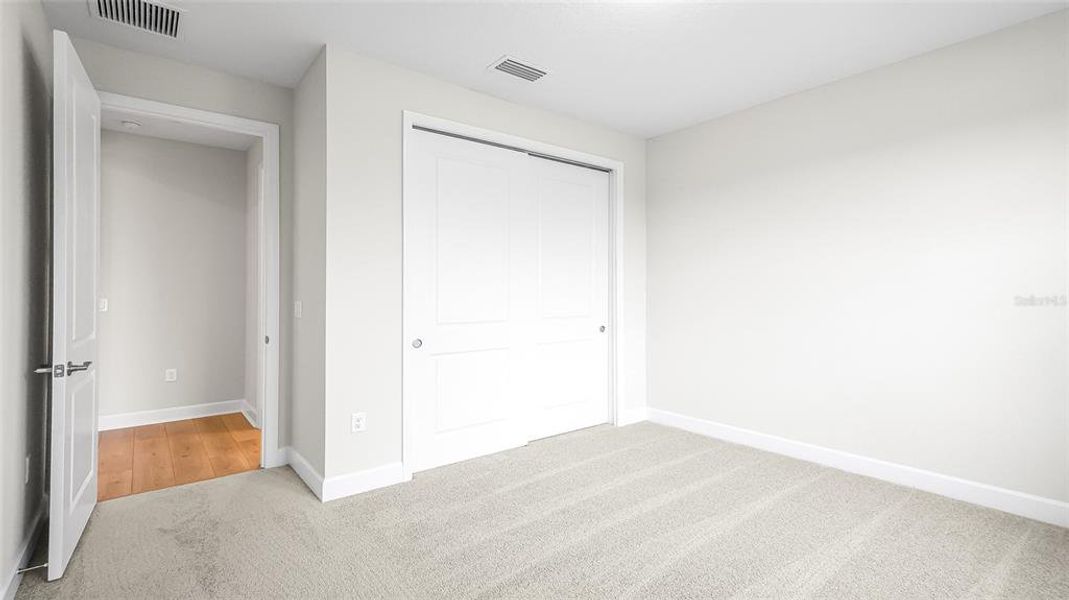 Spacious, unfurnished interior of a new home in Cresswind at Lake Harris, Tavares (Image 29).