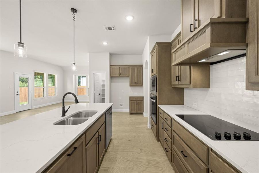 4422 Verbena- Kitchen-4 4422 Verbena- Kitchen-4